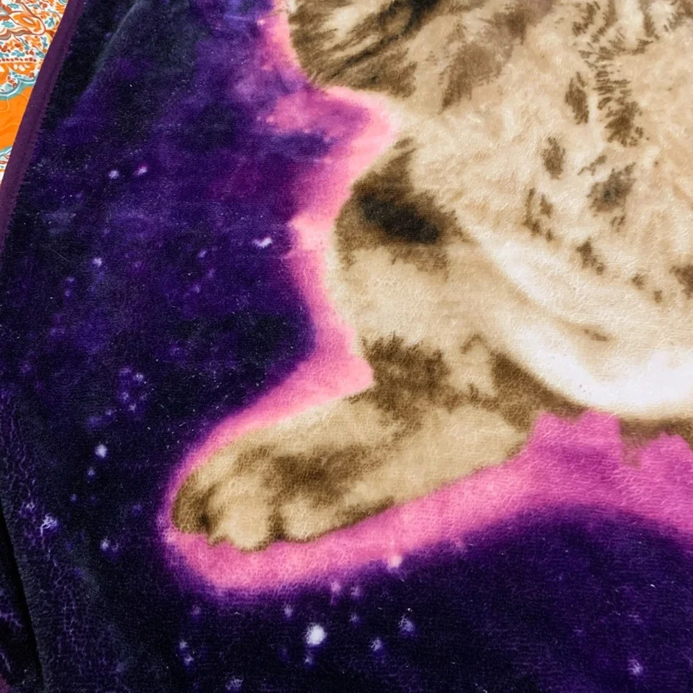 Throw blanket with cat on it
